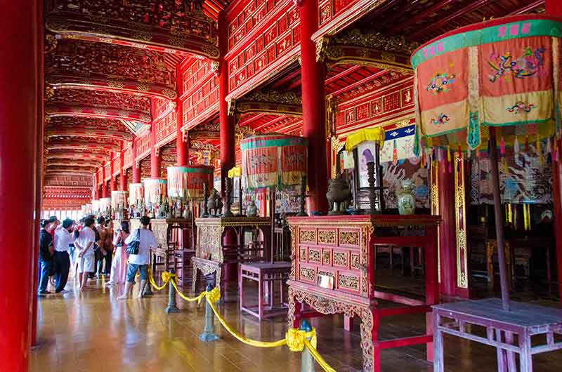 363 - Vietnam - Hue - Ciudadela Imperial - The Mieu - interior
